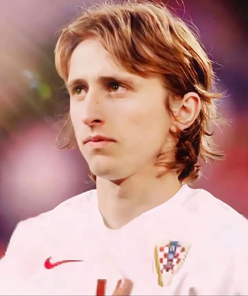 英媒盘点与主帅闹僵球员结局：小贝基恩C罗离队，希勒遭弃用