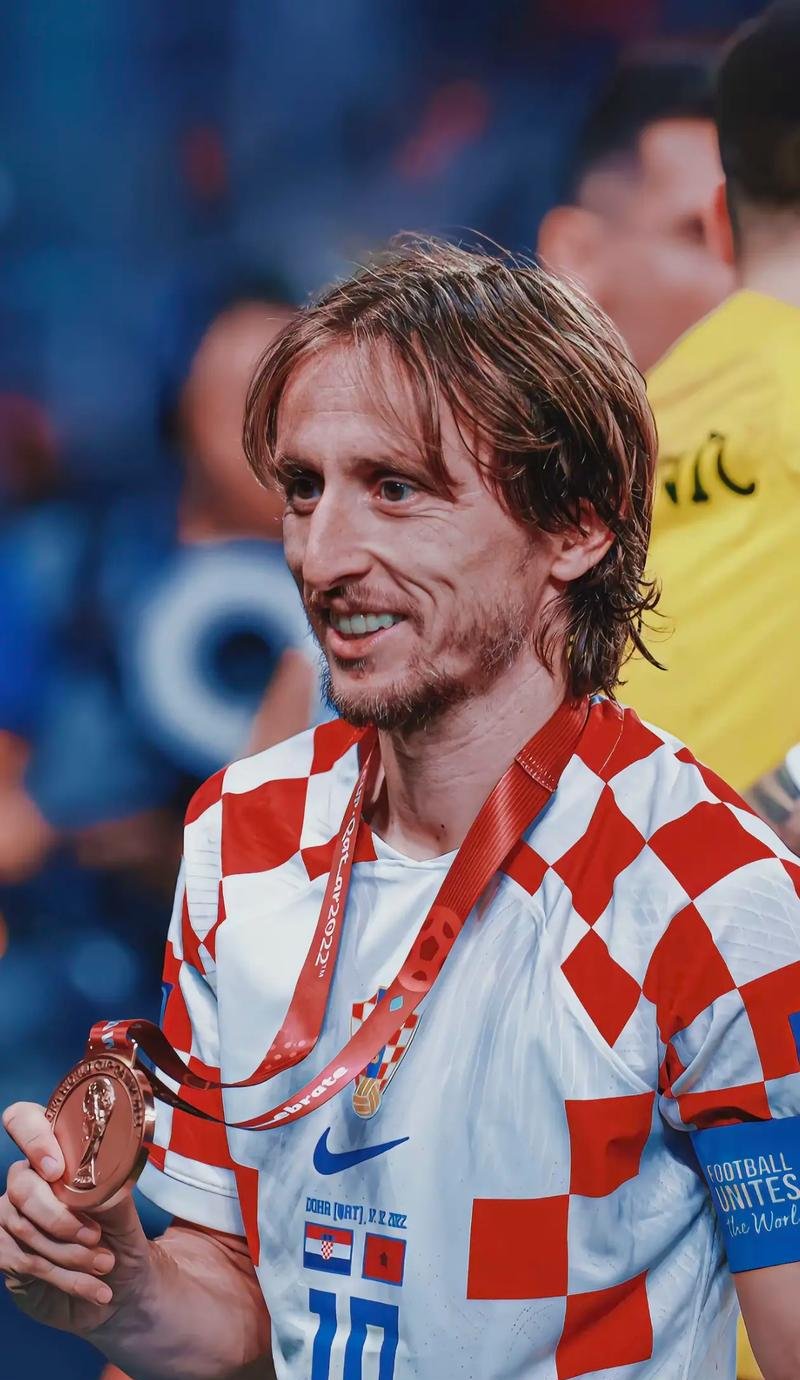 阿斯报：皇马希望与维尼修斯续约，双方正在努力达成最终协议