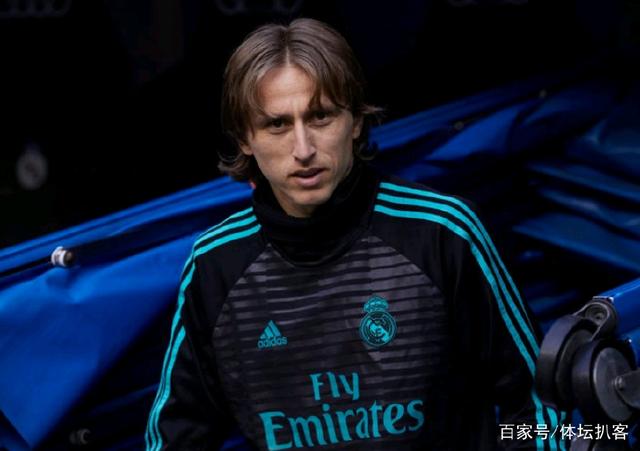 欧冠半场：克瑙夫打破僵局，法兰克福1-0巴塞罗那